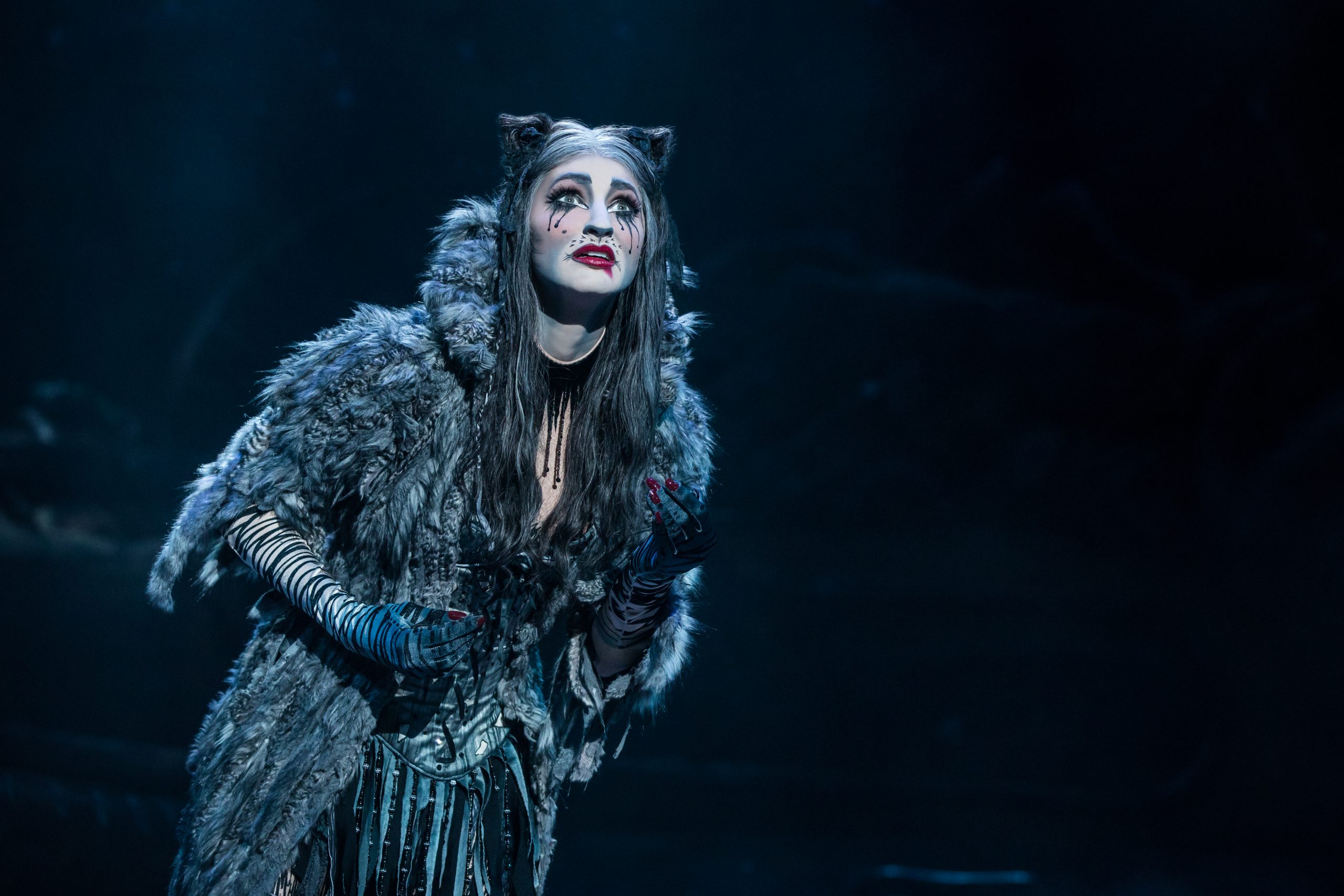 Keri-Rene-Fuller-as-Grizabella-in-the-North-American-Tour-of-CATS-Photo-by-Matthew-Murphy-2019